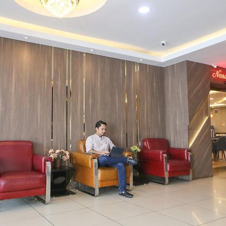 Golden Nasmir Hotel ブキッ・ムルタジャム エクステリア 写真