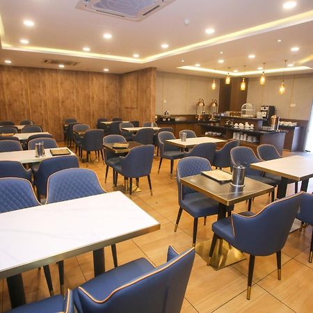 Golden Nasmir Hotel ブキッ・ムルタジャム エクステリア 写真