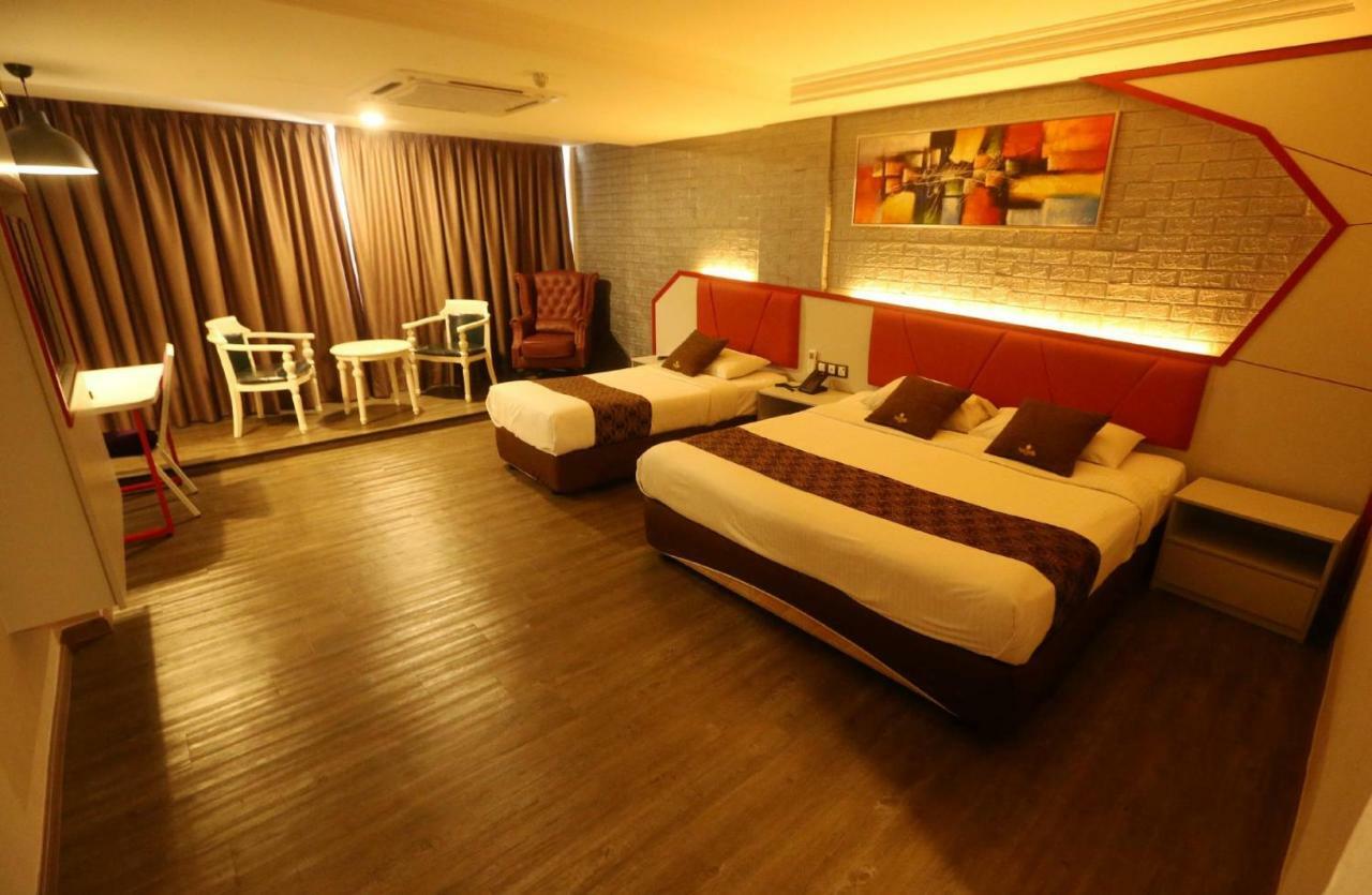 Golden Nasmir Hotel ブキッ・ムルタジャム エクステリア 写真