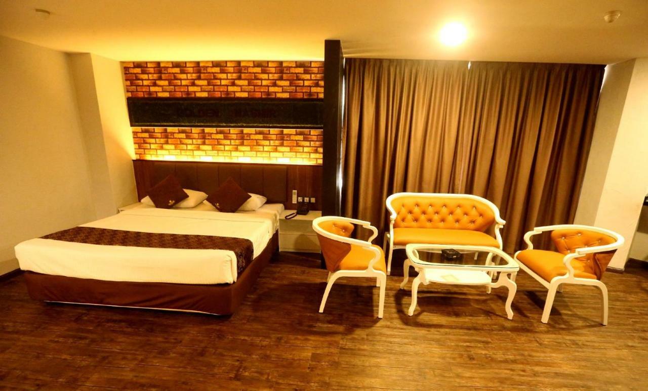 Golden Nasmir Hotel ブキッ・ムルタジャム エクステリア 写真