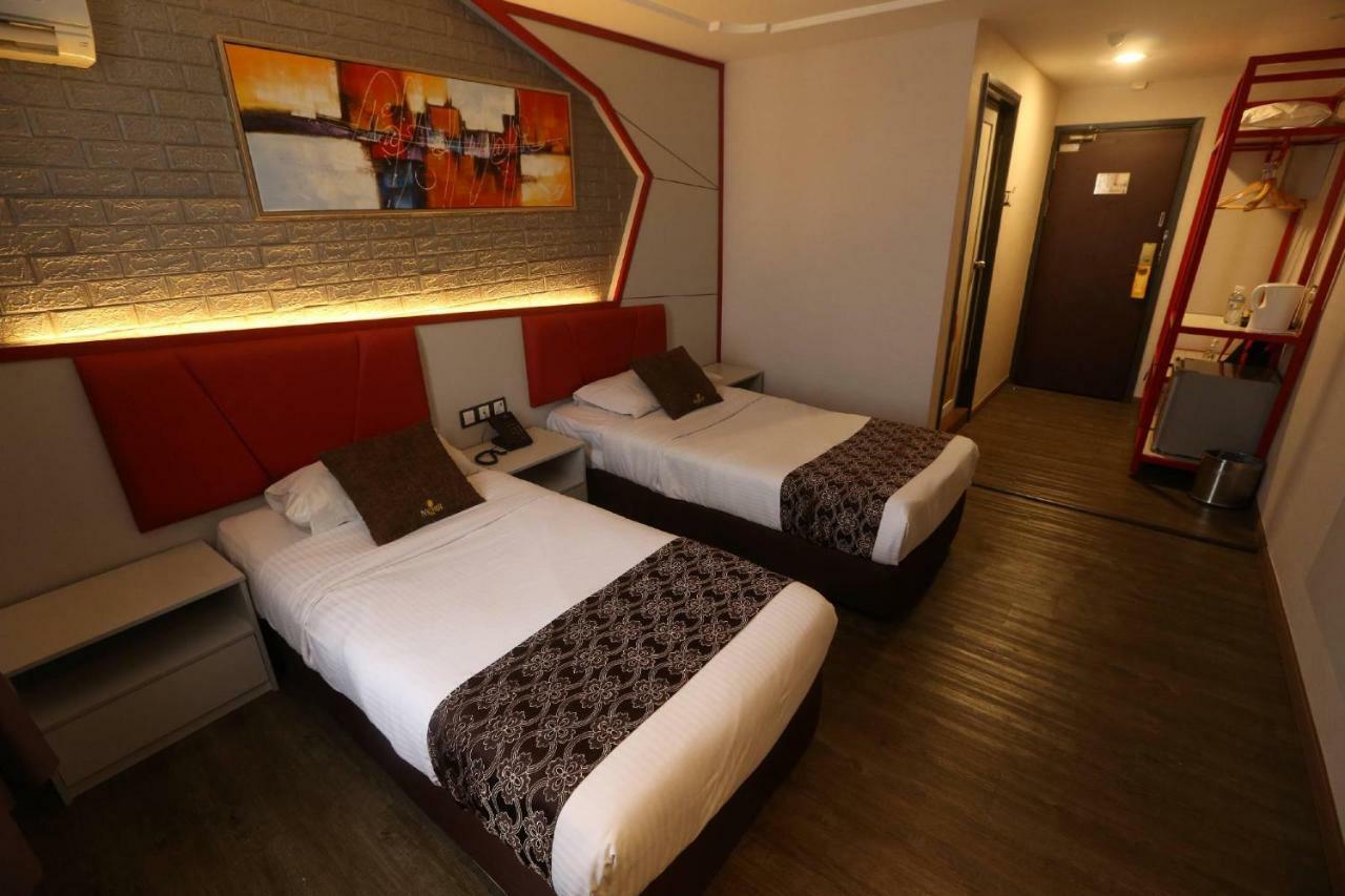 Golden Nasmir Hotel ブキッ・ムルタジャム エクステリア 写真