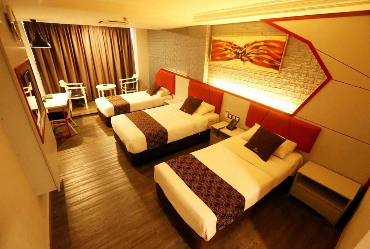 Golden Nasmir Hotel ブキッ・ムルタジャム エクステリア 写真